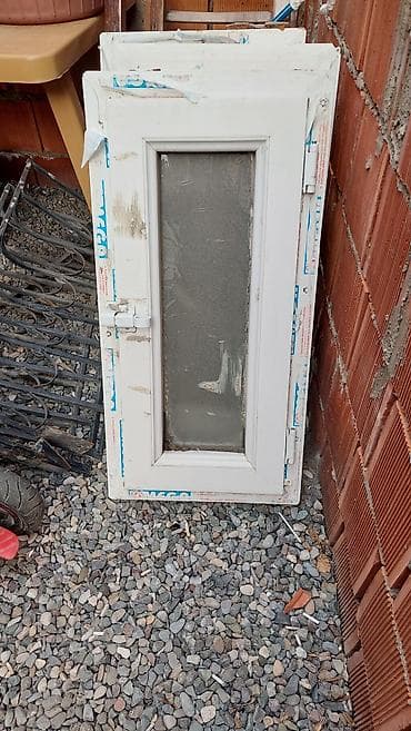 pencerler: PVC pəncərə çərçivəsi və şüşəli qulp-lu açılan qapaq - Material: ağ — 1