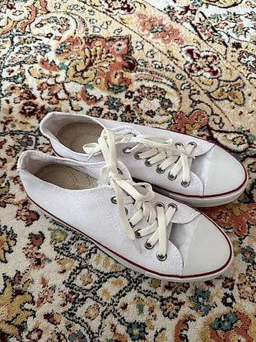 krasovka kişi: Ağ rəngli kanvas krossovkaları — 2