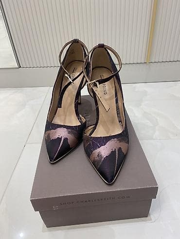 Tuflilər: Brend Call lt Spring - Kanada. 220 AZN - ə alınıb. 1 dəfə toya — 3