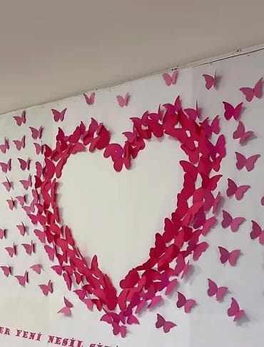 Əlamətdar günlərinizə gözəlliklər qatın. Kəpənəklər dekoru - qapı