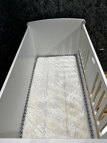 bewik: Oğlan və qız üçün, İşlənmiş, Dördbucaq, Beşik, Dəstsiz, Matras ilə, Yellənmə mexanizmsiz — 2