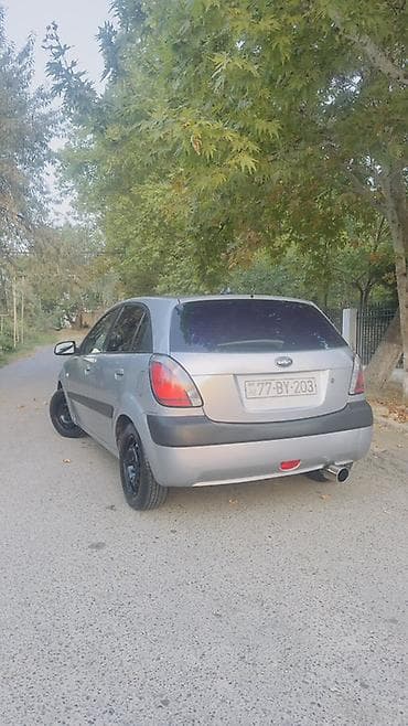 авто volkswagen: Kia Rio: 1.4 л | 2005 г. Хэтчбэк — 3