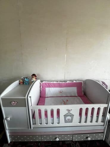işlənmiş uşaq beşikləri: Qız üçün, İşlənmiş, Dördbucaq, Beşik, Matras ilə, Yellənmə mexanizm ilə — 1