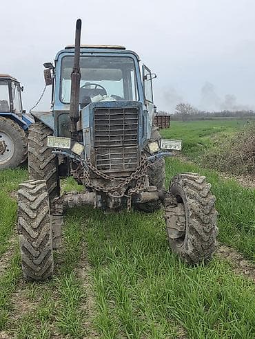 t 40 matoru: Kənd təsərrufatı texnikası qabağ işlək vəziyətdədi.qabağ təkərləri — 6