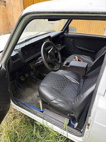 купить авто баку: VAZ 2107, 2009 ağ rəng, sedan kuzov. Klassik kvadrat dizayn, xrom — 4