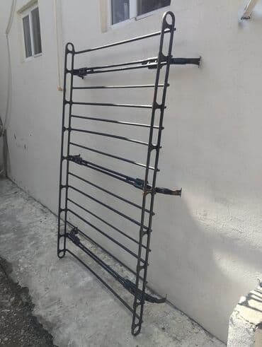 04 baqajı - Material: möhkəm metal konstruksiya, qalın boru