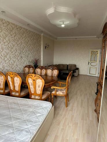 7 ci mikrorayon yeni tikili: Razin,Bakıxanov Ticarət mərkəzinin yanında Rahat marketin üstündə — 2