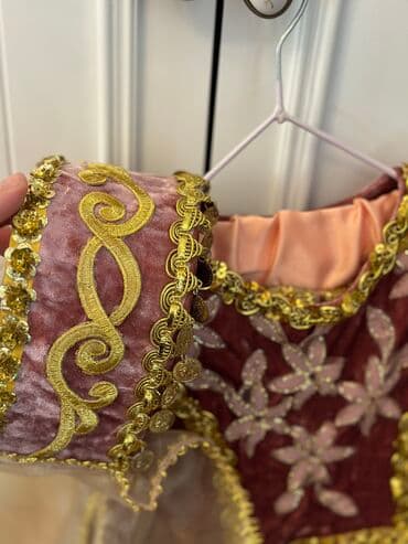 tünd qırmızı rənfli məktəbli forması: Milli kostyum, Qız üçün, 4 - 5 yaş, İşlənmiş — 3