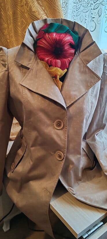 Bej rəngli qadın yağmurluq/palto - Klassik dizayn: geniş haşiyəli