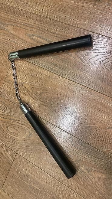 Zəncirli nunçaku - Material: iki ədəd bərk plastik/kompozit gövdə