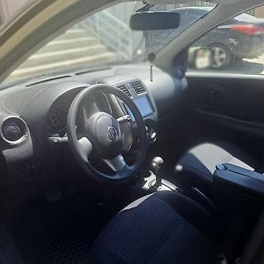 man sat: Nissan March hatchback - Korpus: 5 qapılı kompakt hatchback — 3