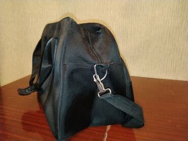 wolt cantası: Uniseks istifadə üçün nəzərdə tutulmuş qara rəngli idman çantası — 3