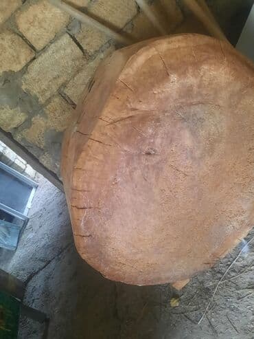 Digər mətbəx aksesuarları: Böyük ağac kötüyü satılır. Tək parça massiv gövdədir, mətbəx üçün — 1