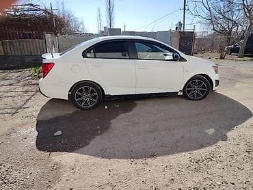 sukan satisi: Chevrolet Aveo sedan – ağ rəng, kompakt və iqtisadi şəhər avtomobili — 5