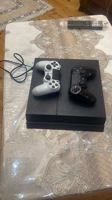 PlayStation 4 (PS4) oyun konsolu dəsti - Model: Sony PlayStation 4
