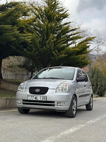 Kia Picanto, gümüşü rəng, 5 qapılı heçbek. Avtomobil çox ekanom va