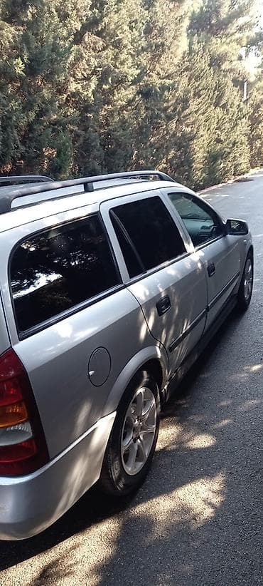 opel astra baqaj: Opel Astra Caravan (universał) – gümüşü rəngli, 5 qapılı ailə və — 3