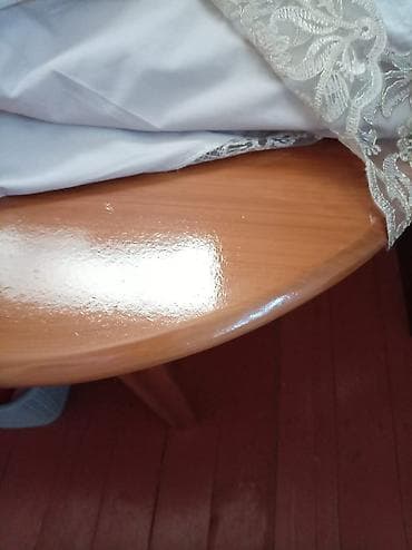 dekor masa: Zərif naxışlı tül pərdə. Ağ rəngli şəffaf tül parça üzərində krem/bej — 2