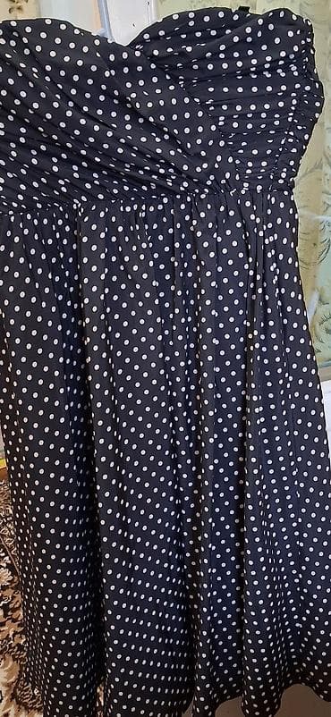 детское платье в горошек: Qara rəngdə, ağ xallı (polka dot) qadın paltarı. - Stil: Straplez, üst — 1