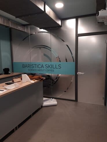 şuşə kəsimi: Mağaza qapıları Şüşə — 55