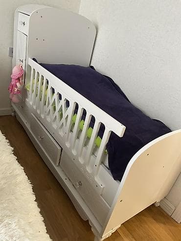 mini tablolar: Uşaq beşiyi – çevrilə bilən model - Material: ağ rəngli MDF/taxta — 2