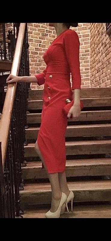 Qırmızı rəngli zərif qadın donu - Model: dizaltı, qələm kəsimli -