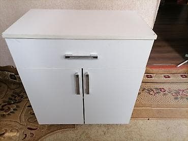 Ev üçün mebel: Ağ rəngli kompakt şkaf - Material: laminat/MDFlam səth, metal — 1
