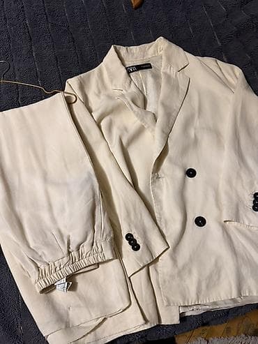 zara dəst: ZARA qadın kostyumu – krem rəngli
Razmer XS
Desd — 1