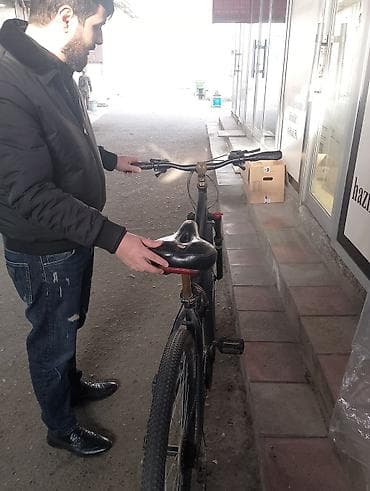 Şəhər/dağ tipli velosiped - Rəng: qara, mat tonlarda - Çərçivə