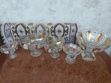 saxlama qab: Bu dəstə müxtəlif ölçülü beş ədəd kristal meyvə qabı daxildir. Hər bir — 7