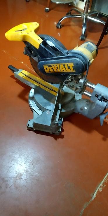 disk mişar: Məhsul: DeWALT sürüşən gönye mişarı (sliding compound miter saw) — 5