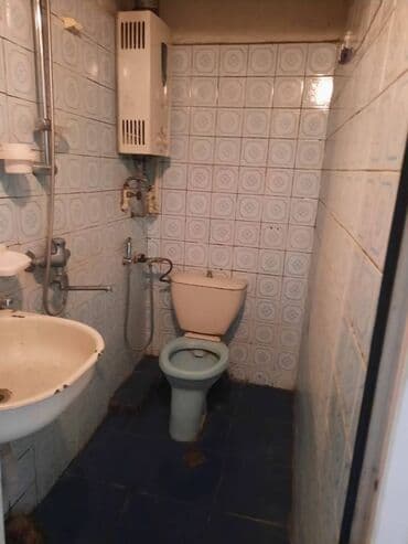 Xətai metrosunun yaxınlığında 5 mertebeli binanın 4-cü mərtəbəsində — 5