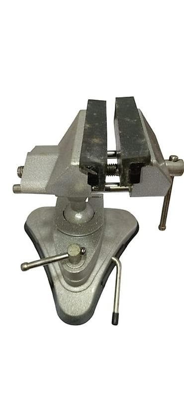 Döner gövdəli masaüstü mengene - Material: möhkəm metal gövdə, polad