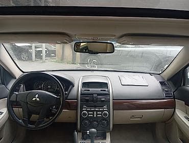 Mitsubishi Galant sedan Xüsusiyyətlər: - Kuzov: ağ rəngli sedan, 4 lalafo.az -da Mitsubishi Galant sedan Xüsusiyyətlər: - Kuzov: ağ rəngli sedan, 4