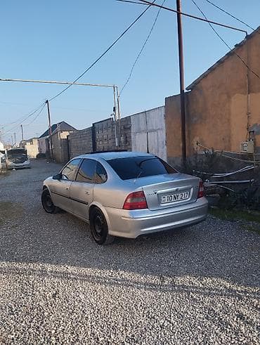 Motonəqliyyat: Opel Vectra: 1.8 l | 1997 il 400000 km Sedan — 5