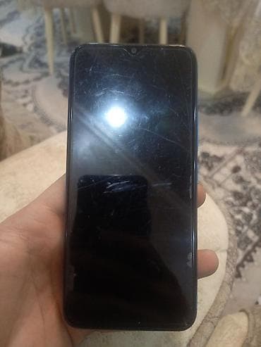 plazma: Itel Vision seriyasından mavi rəngli smartfon - Arxa tərəfdə üçlü — 2