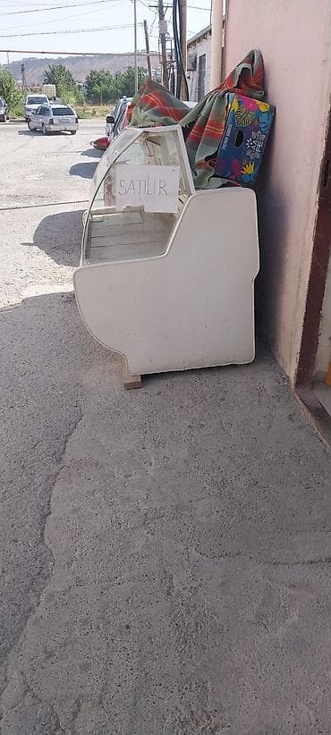 Moyka avadanlığı: Vitrin soyducu islekdi qiymeti 280 manat — 2