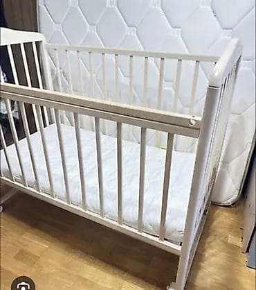 kravadlar: Oğlan və qız üçün, Yeni, Dördbucaq, Beşik, Matras ilə, Yellənmə mexanizmsiz — 1