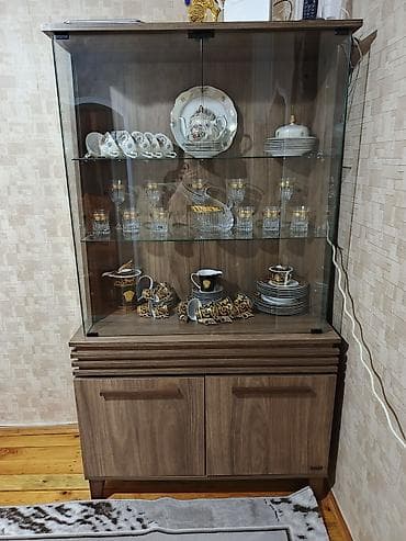 taxta şifaner: Vitrinli qab-dadlıq şkafı - Material: taxta teksturalı korpus, ön və — 1