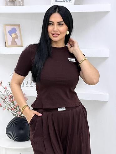 reqs geyimi: Qadın dəsti – tünd qəhvəyi rəngdə - 2 hissə: qısaqoll krujka yaxalı — 2