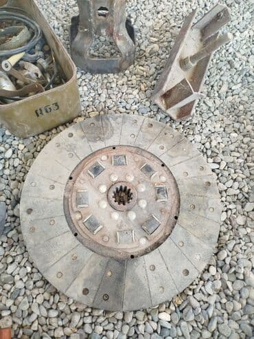 Редукторы: Məhsul: Mufta diski (sürtkü səthli, mərkəzdə şlitsli göbək) Təsvir: - — 2