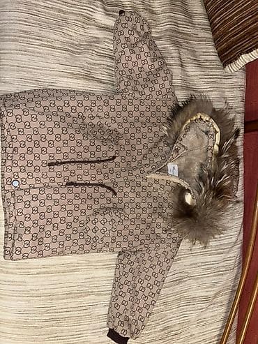 Uşaq üçün qış kombinezonu - Rəng: bej, üzərində “GG” naxışlı print -