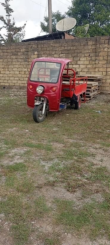 muravey satisi 2022: Qırmızı rəngli üçtəkərli yük motosikleti – Loadster LD150 - Model — 3