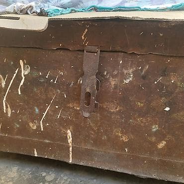 unitaz islenmis: Bağda həyət evində əşyaları yığmaq üçün sandıq. satılır.Rənglədib evdə — 6