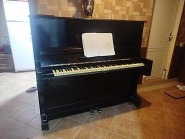 gitara akustik: Şaquli piano – klassik qara korpusda, 88 klavişli - Korpus: yüksək — 2