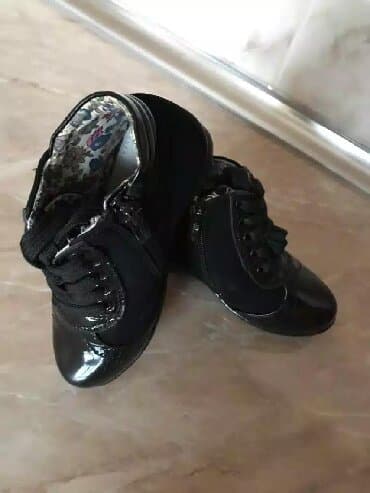 giz: Giz Uwagi botinkasi yaxwi veziyyetde olcu 25, giymeti 15manat — 1