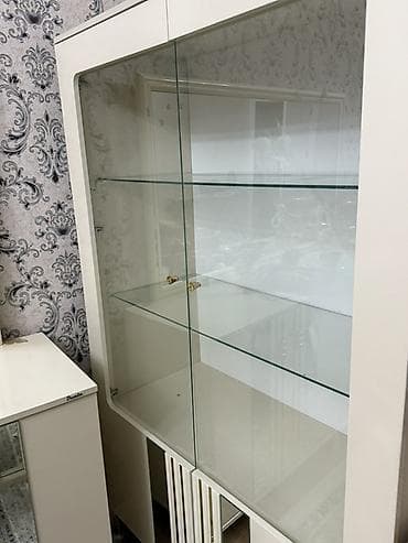 yataxt dəsdi: Klassik-modern üslubda qonaq otağı mebel dəsti Tərkib: - Konsol güzgü — 3