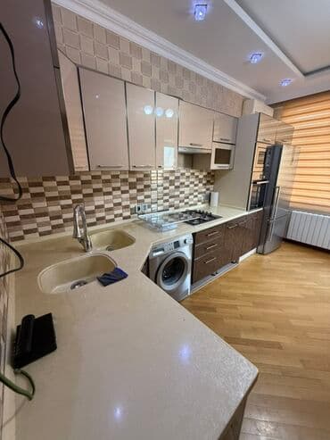 20 sahede kiraye evler: Mənzilin təqdimatı - Geniş və işıqlı salon: iri panoram pəncərə — 20