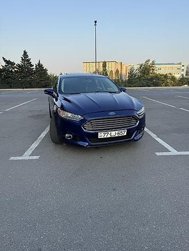 balta disk: Ford Fusion sedan – mavi rəng, 4 qapı, ön və arxa park yerlərində — 1