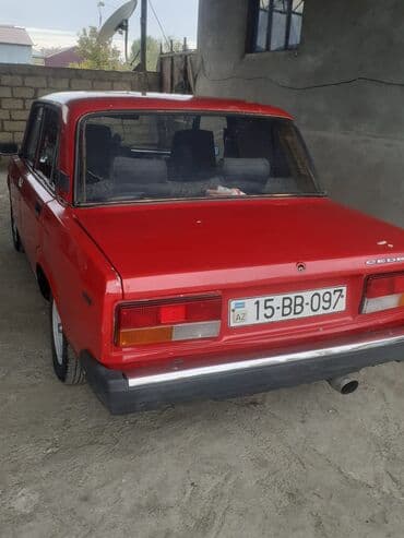 Digər nəqliyyat: VAZ 2107 (Jiquli) sedan – qırmızı rəngdə, 4 qapı. Əsas xüsusiyyətlər — 1